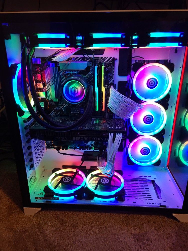 Gaming Desktop, 3 Monitors, Mouse & Keyboard