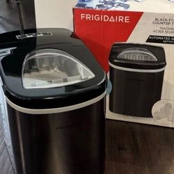 Frigidaire EFIC117 Black Stainless Steel Countertop Ice Maker Machine 26 lbs 