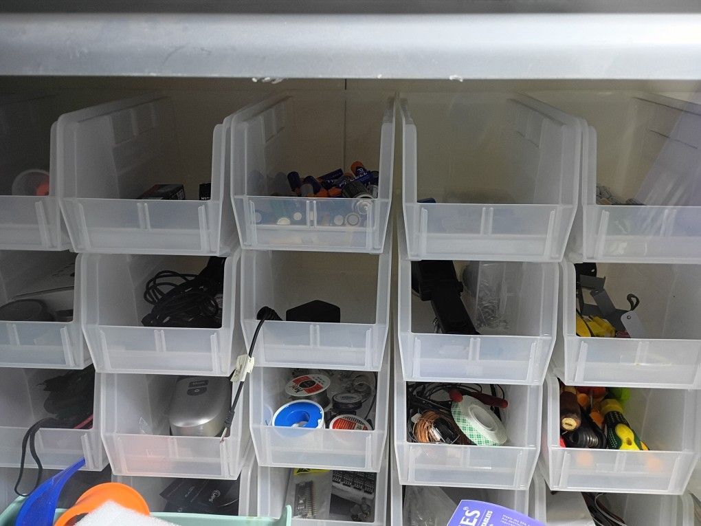 ULINE
Shipping Supply S-12414 Plastic Stackable Bins 7 1/2 X 4 X 3"