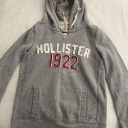 VGUC Junior's Hollister M Gray & White Sweater for Sale in North Las Vegas,  NV - OfferUp