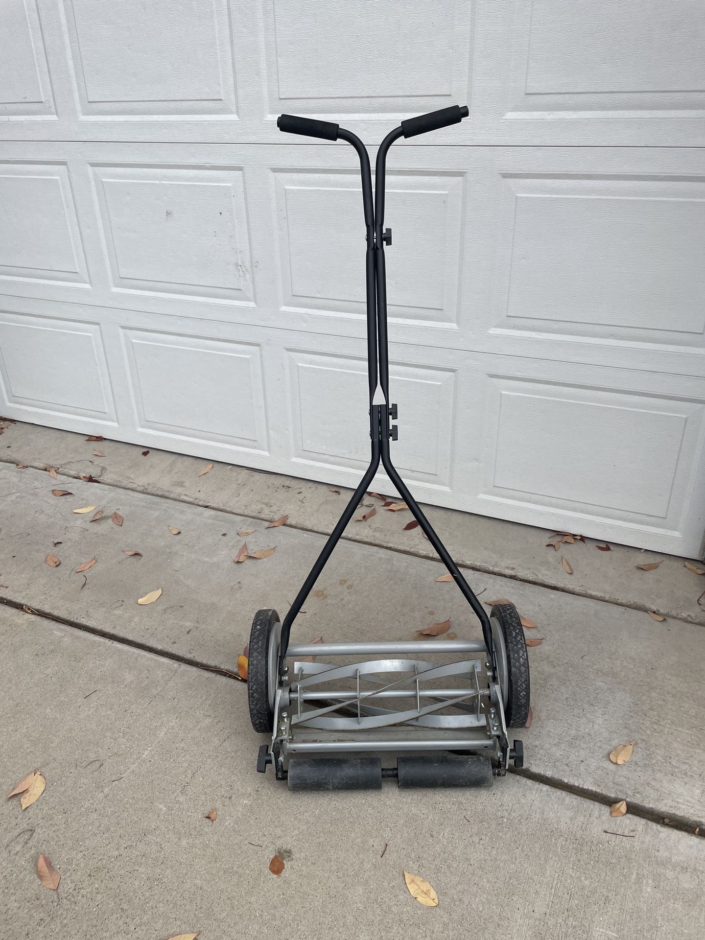Manual Land mower