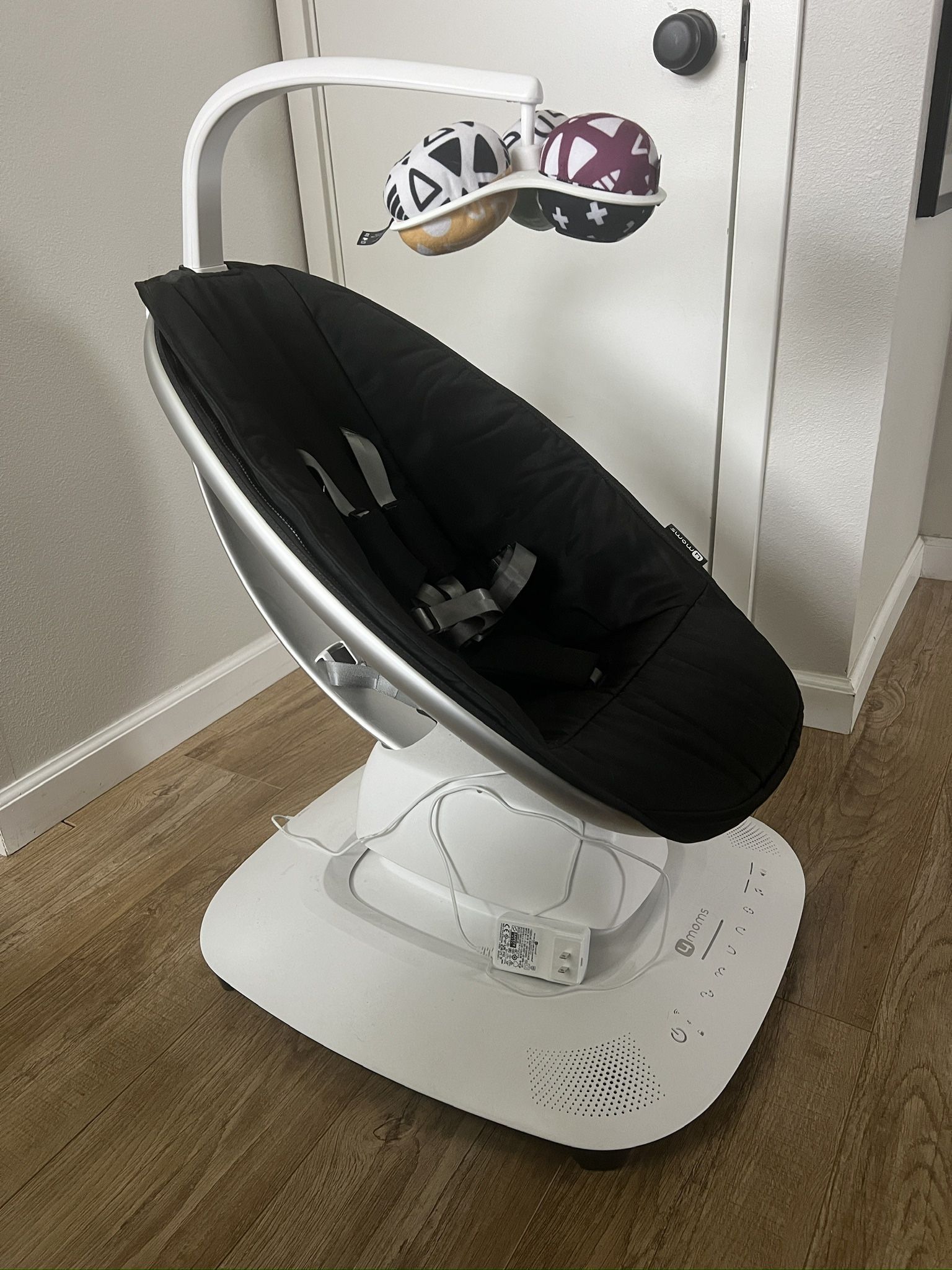 mamaRoo multi-motion baby swing 