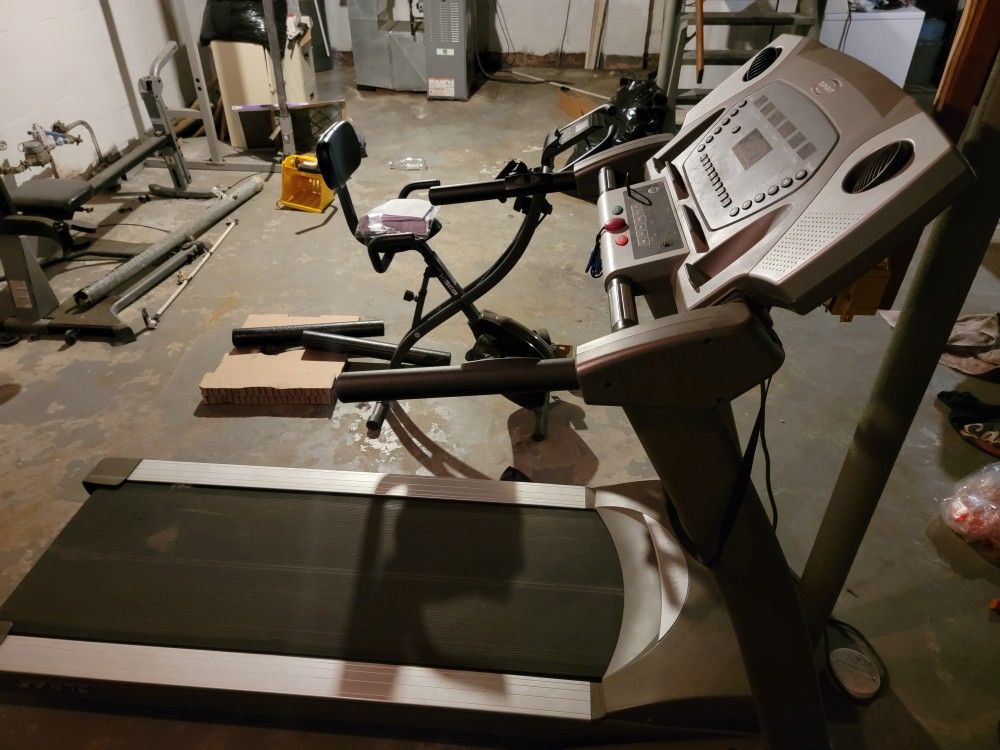 Spirit XT 475 Folding Treadmill