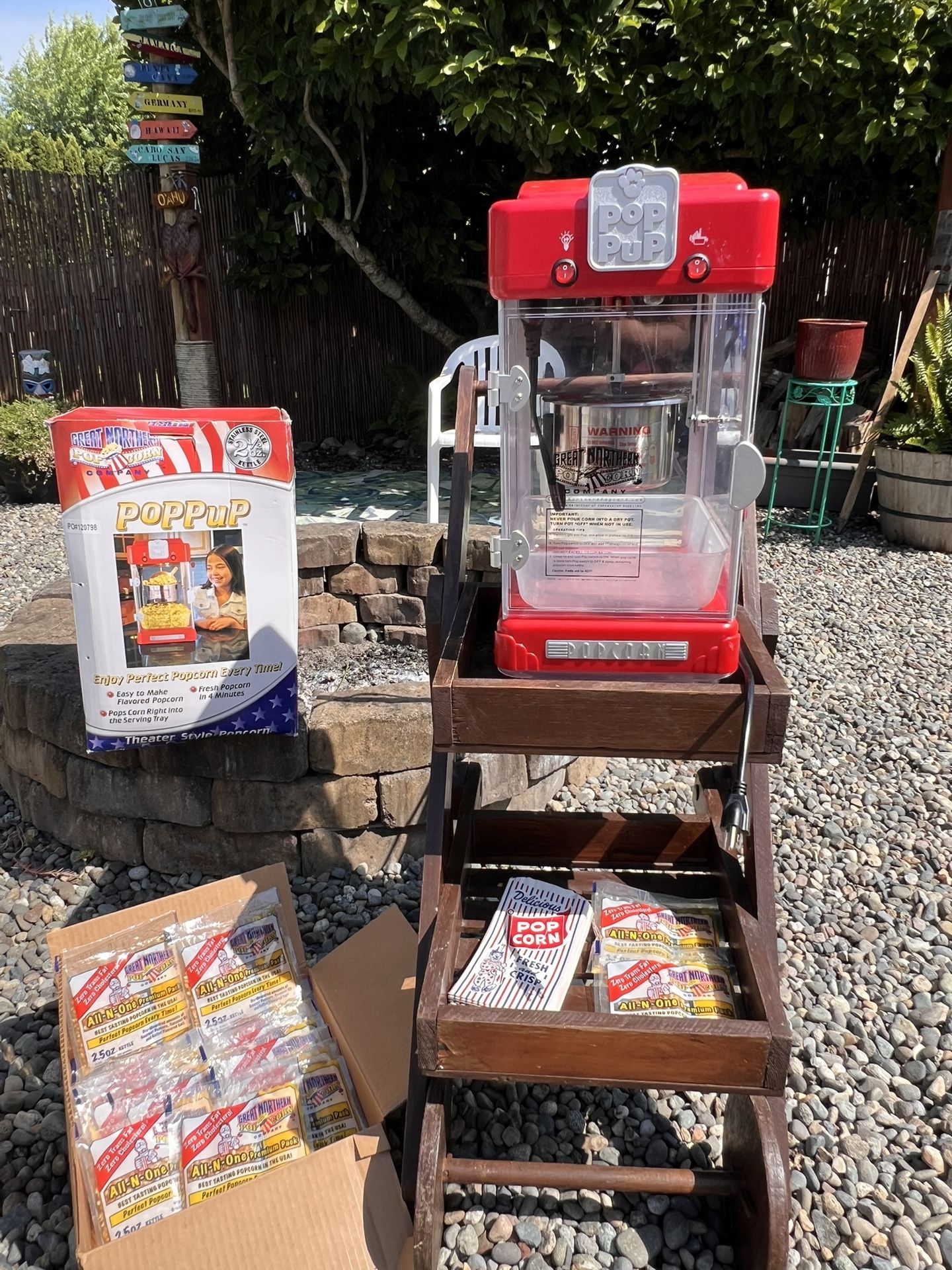 Great Northern Popcorn Machine w/vintage wooden rolling cart & 18 pre-measured popcorn/oil pkgs