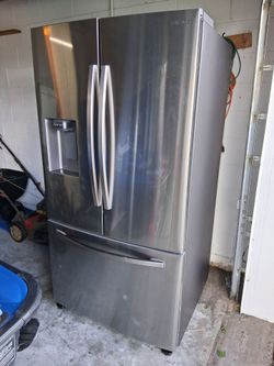 SAMSUNG Refrigerator 2 yrs old works perfect