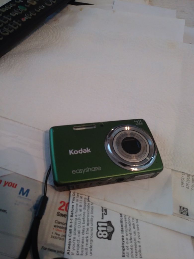 KODAK EASYSHARE DIGITAL CAMERA ZOOM GOES UP TO 4X WORKS GREAT