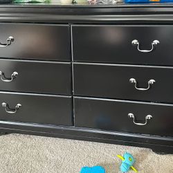 Dresser With Mirror 