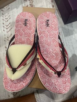 Women’s sandals size 7 1/2