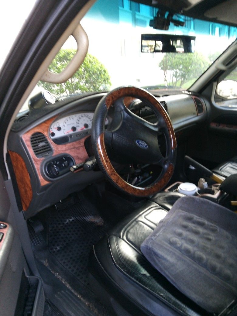 2004 Ford Pick Up Truck Sport Trac