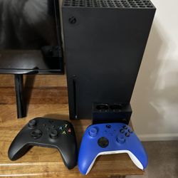 X Box Series X + 2 Controllers