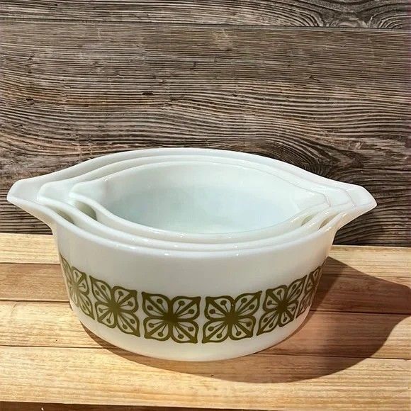 Vintage Pyrex Cookware Set