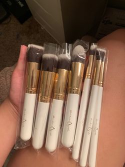 Makeup brushes