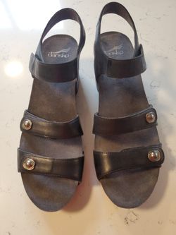 Like New Size 42 Dansko Sandals
