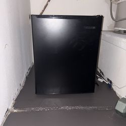 Mini refrigerator