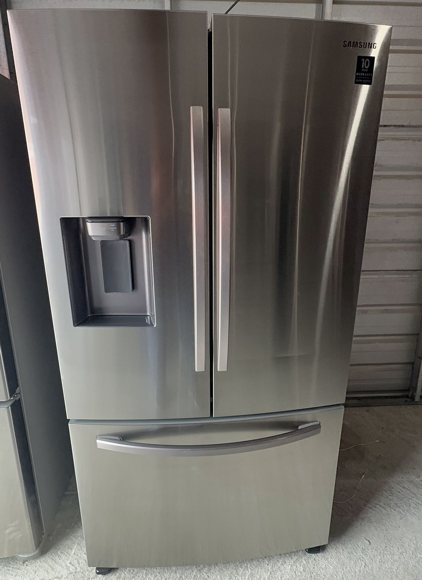 Samsung Standard-Depth 27-cu ft Dual Ice Maker Refrigerator