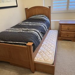 Maple Twin Bedroom Set