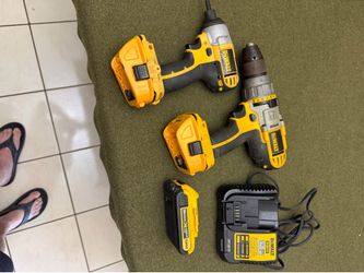 Dewalt drill set w/ charger and 1 battery