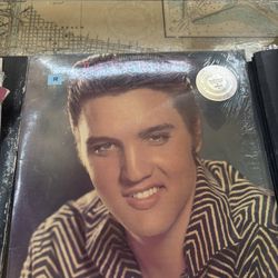 Elvis Presley – The Top Ten Hits, Elvis Presley Commemorative Issue 2 records excellent condition 