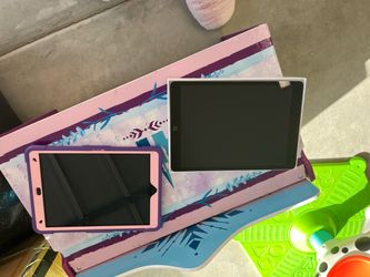 Apple iPad Lot of 2