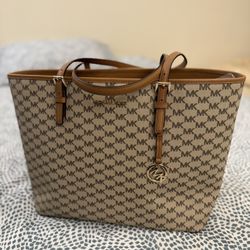 NEW Michael Kors Signature Logo Jet Set Tote