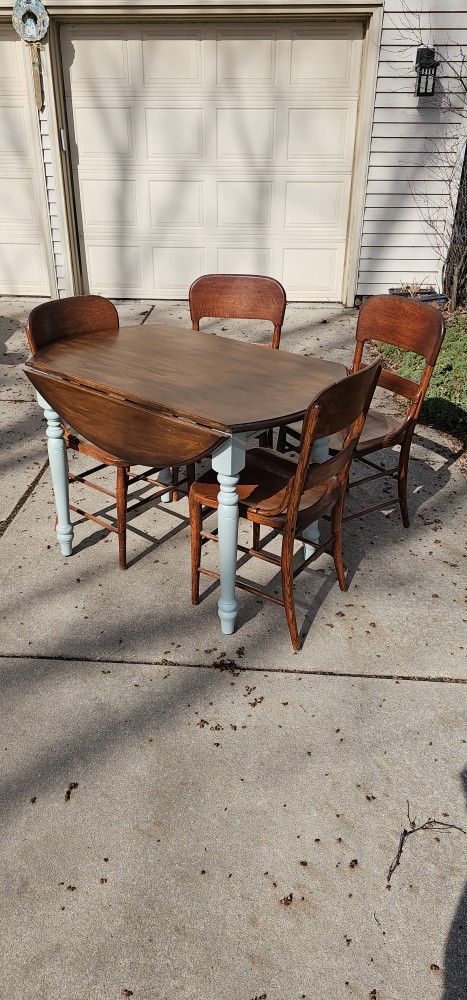 Cute Little Cafe Table With Fold Down Leaves