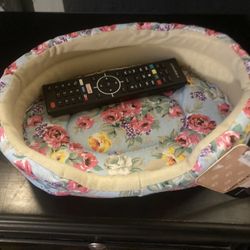 Small Pet Bed With Collar 