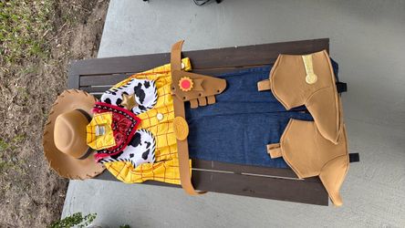Small boy Disney woody costume size 4, extra small