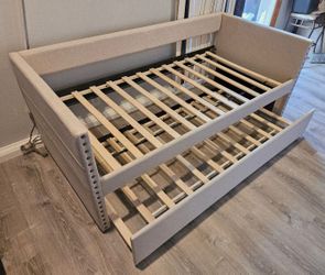 Twin beige daybed & trundle