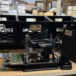 Antique 1950 Singer Featherweight Sewing Machine Model 221-1/AJ588744