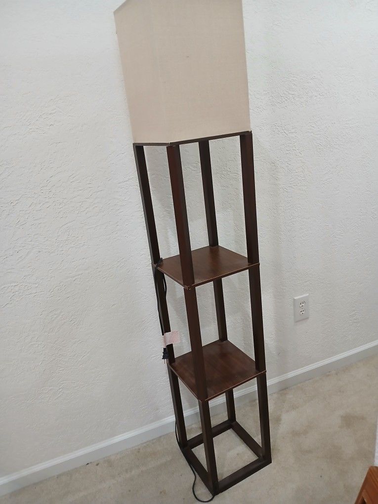 Threshhold lamp stand