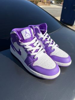 Jordan 1 mid venom