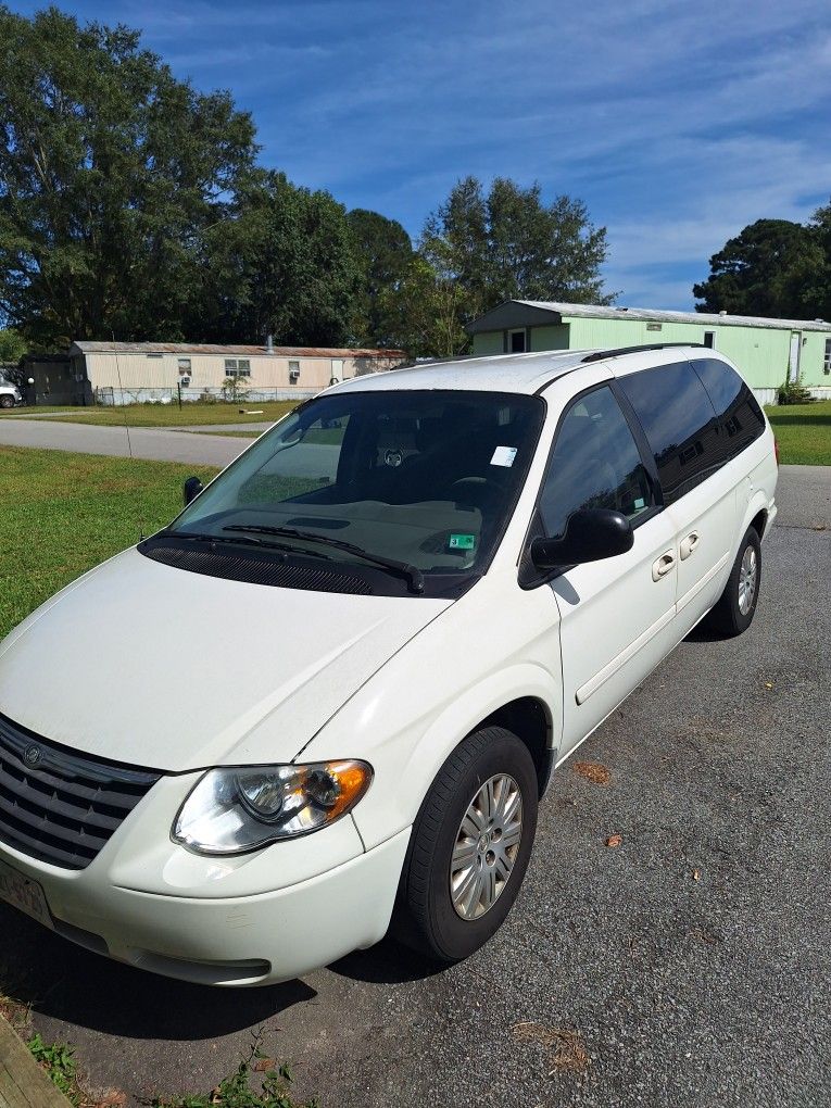 2007 Chrysler Town & Country