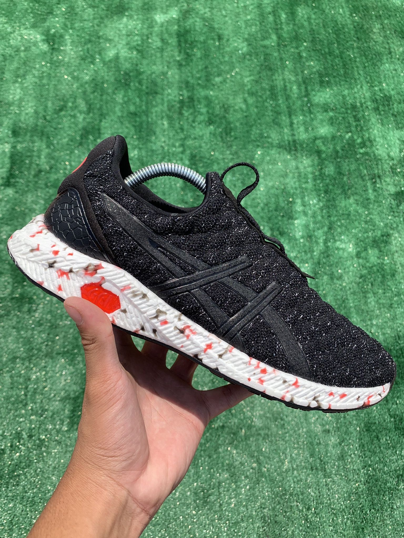 ASICS HYPERGEL KENZEN LACELESS “BLACK / RED” (Size 10, Men’s)