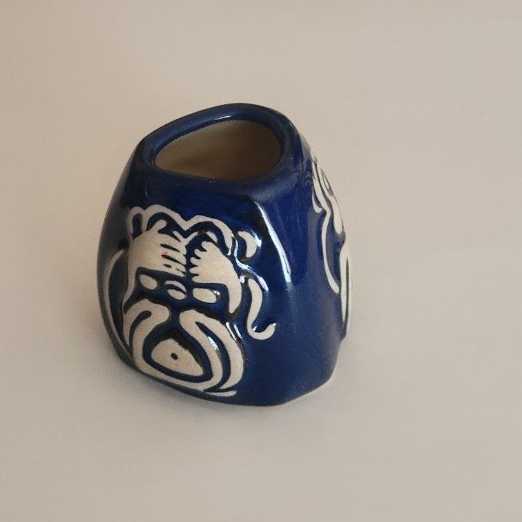 3 Wise Monkeys Hear Speak See No Evil Canadian Art Pottery Blue Vase Cup
CPNP. Pre-owned, very good shape, no chips or cracks. please see photos
for