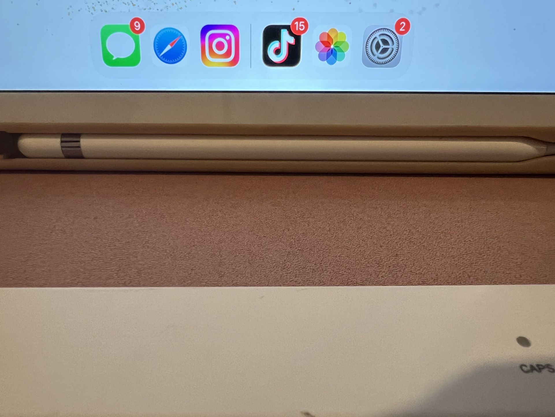 iPad 6th Gen With Apple Pen & Keyboard Case