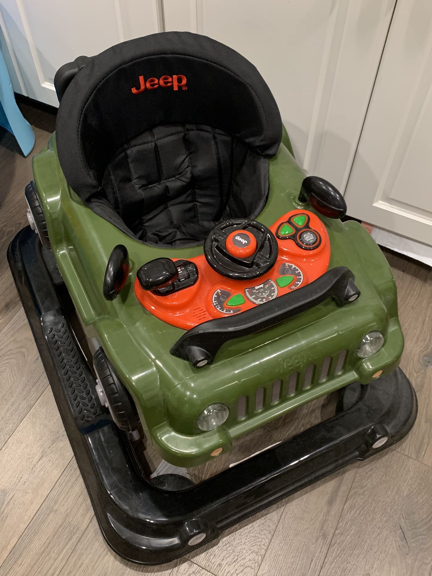 Jeep Classic Wrangler 3-in-1 Grow With Me Walker, Anniversary Green