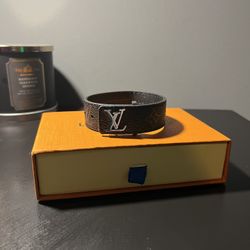 Lv Bracelet 