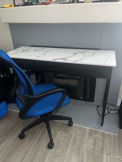 Chair & Desk Bundle USED LIKE NEW ❗️