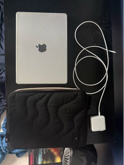 *EXCELLENT CONDITION* 2021 M1 MAX MACBOOK PRO BUNDLE