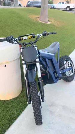 Tuttio e bike with frame supports not free
