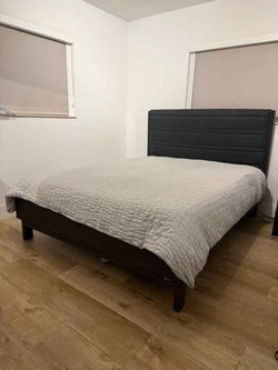 Queen Size Bed with Tempur-Pedic Mattress