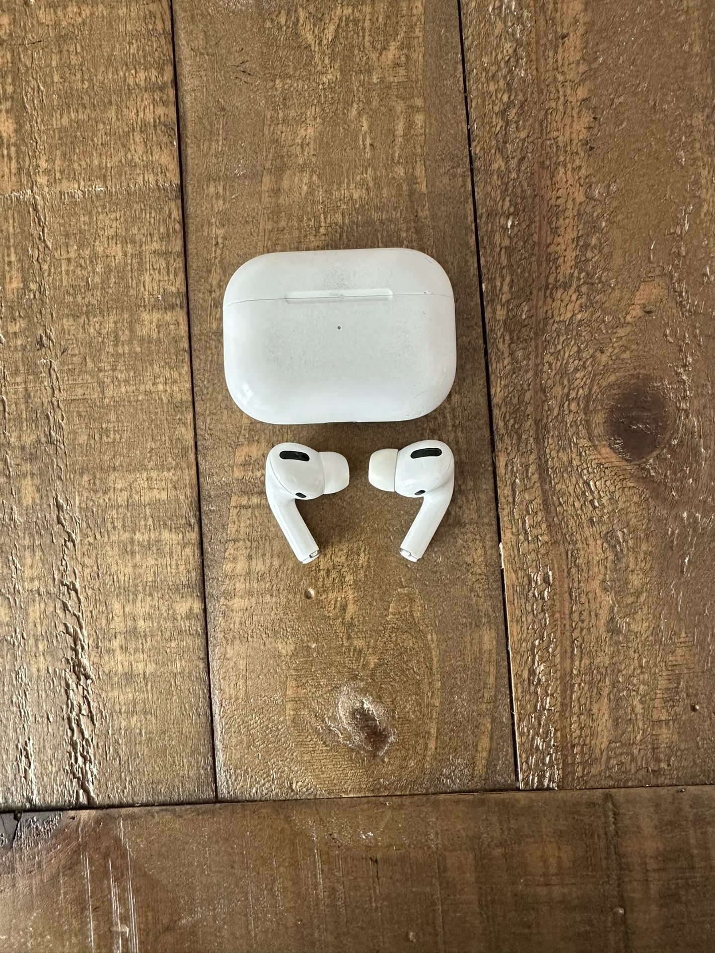 Apple Airpods Pro 1st Generation with Wireless Charging Case