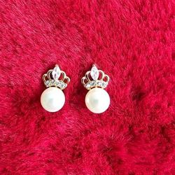 Crown Studs