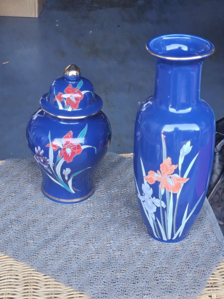 -great deal for 2 Japanese bone China vases Floral over $100 value in excellent condition