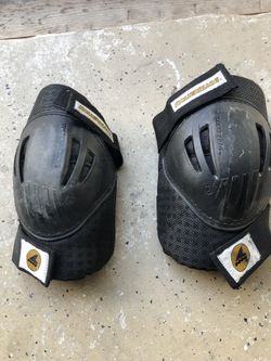 ROLLERBLADE / SKATEBOARD KNEE PADS 