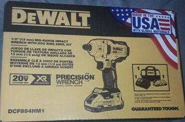 DeWalt 1/2 Kit With Battery and Charger and Bag Brand new In the Box