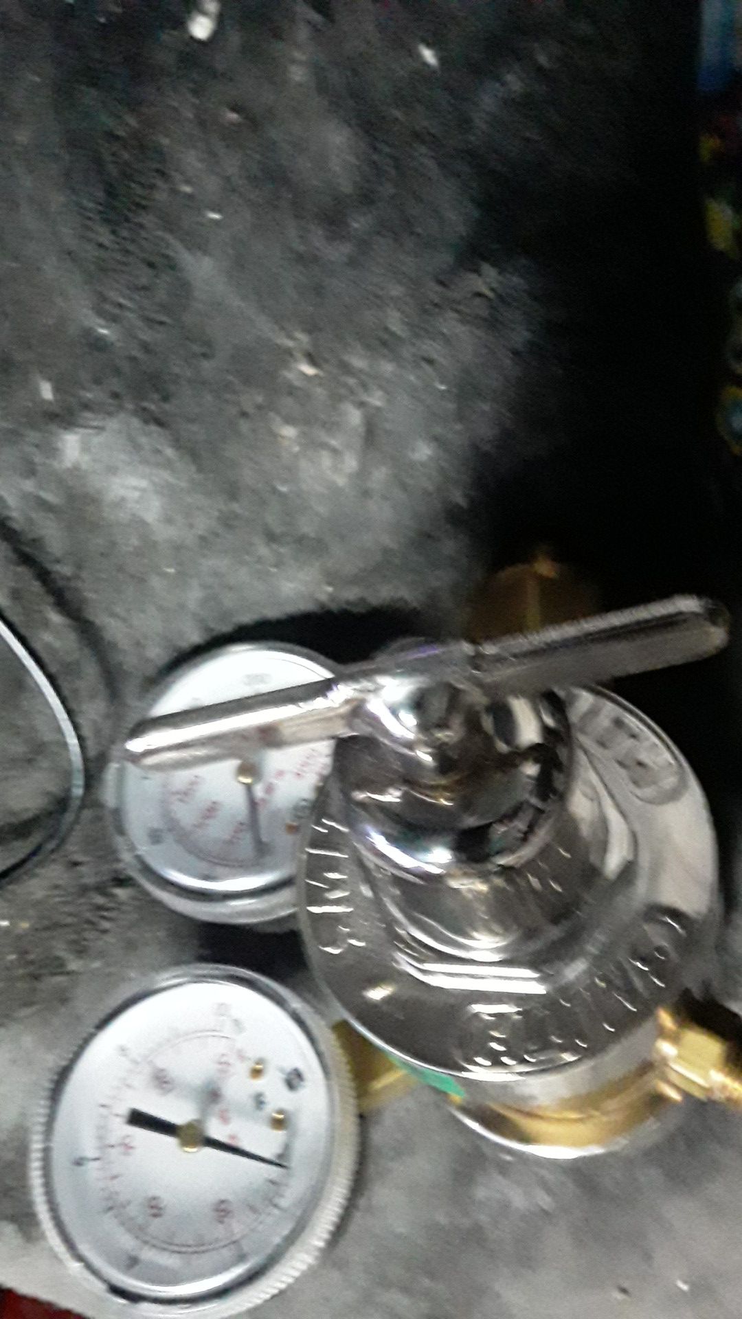 Smith 35-125-540 2 stage oxygen regulator like new