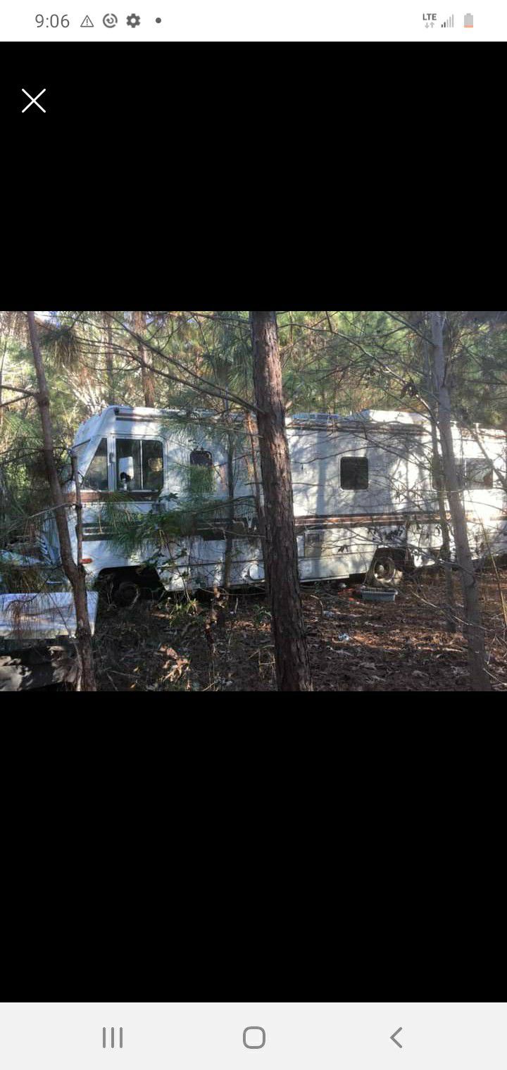 Photo Camper Needs Cleaning And Sum Repairs could Be Remodeled Or Just Used For Deer lease Do Not Have Title And Need Keys Motor Is 454 Need Goes Asap