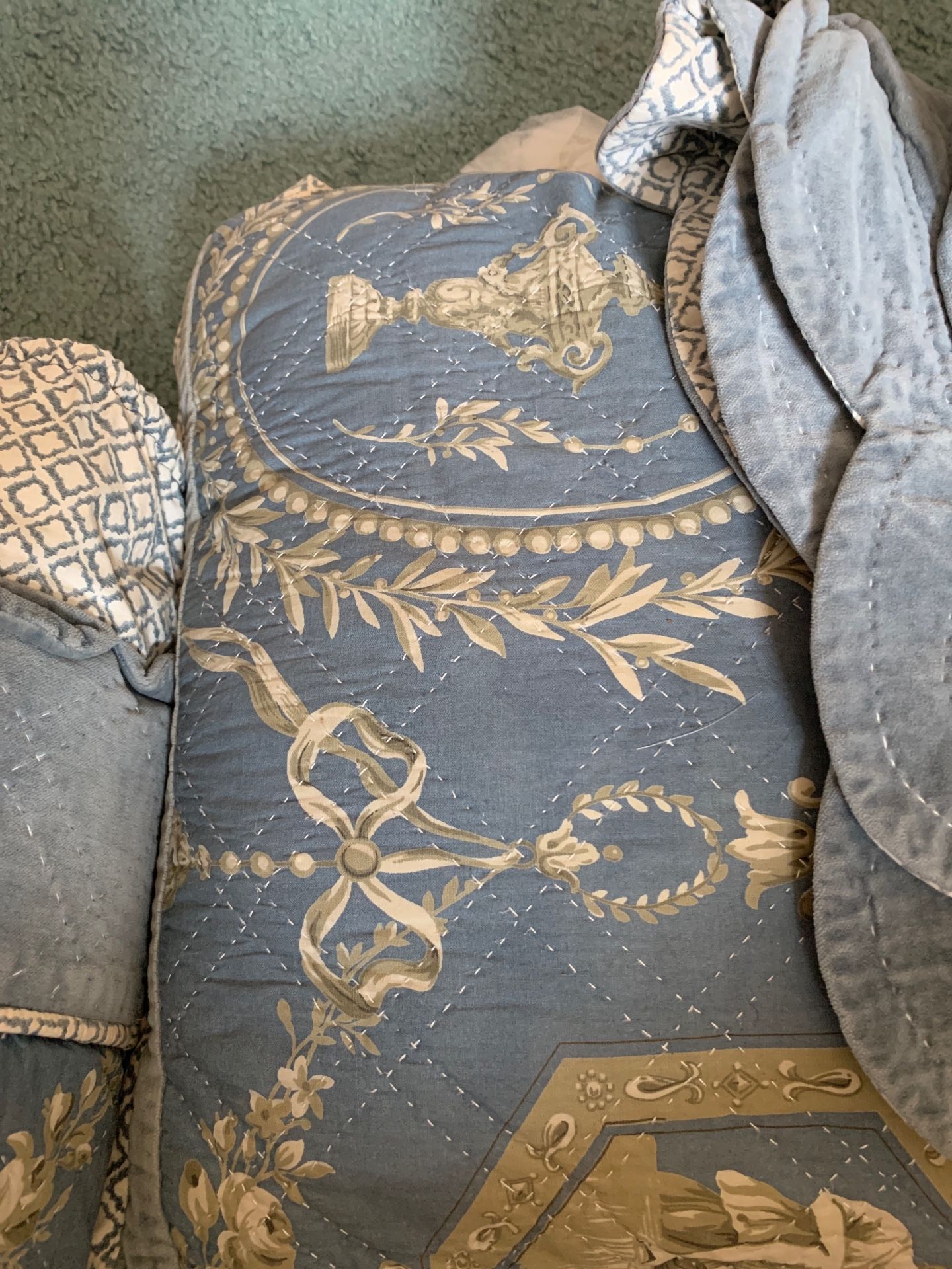 Queen-sized reversible velour quilted bedspread set