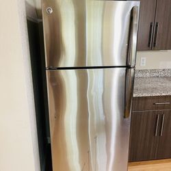 Ge Stainless Steel Top Freezer Refrigerator 